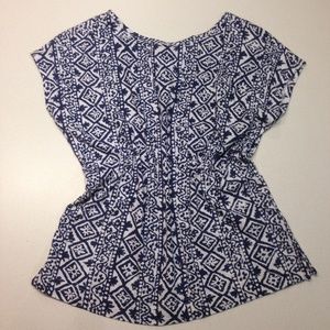 Beautiful Geometric Print Shirt EUC